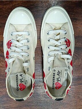 Converse Play Women 8 Mens 6 Low Chuck TaylorBeige W/ Red Hearts